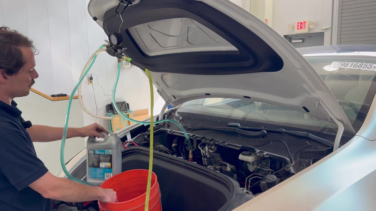 Vacuum-filling coolant in the Model Y frunk